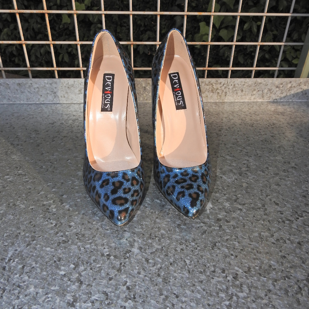 Devious Blue Pearlized Pat Cheetah Size 7 NIB